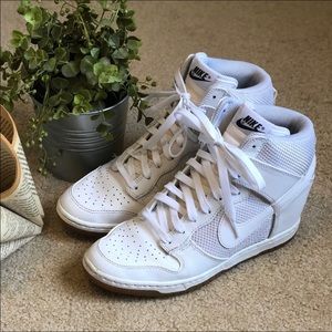 Nike Women Dunk Sky Hi Wedge color White/White.